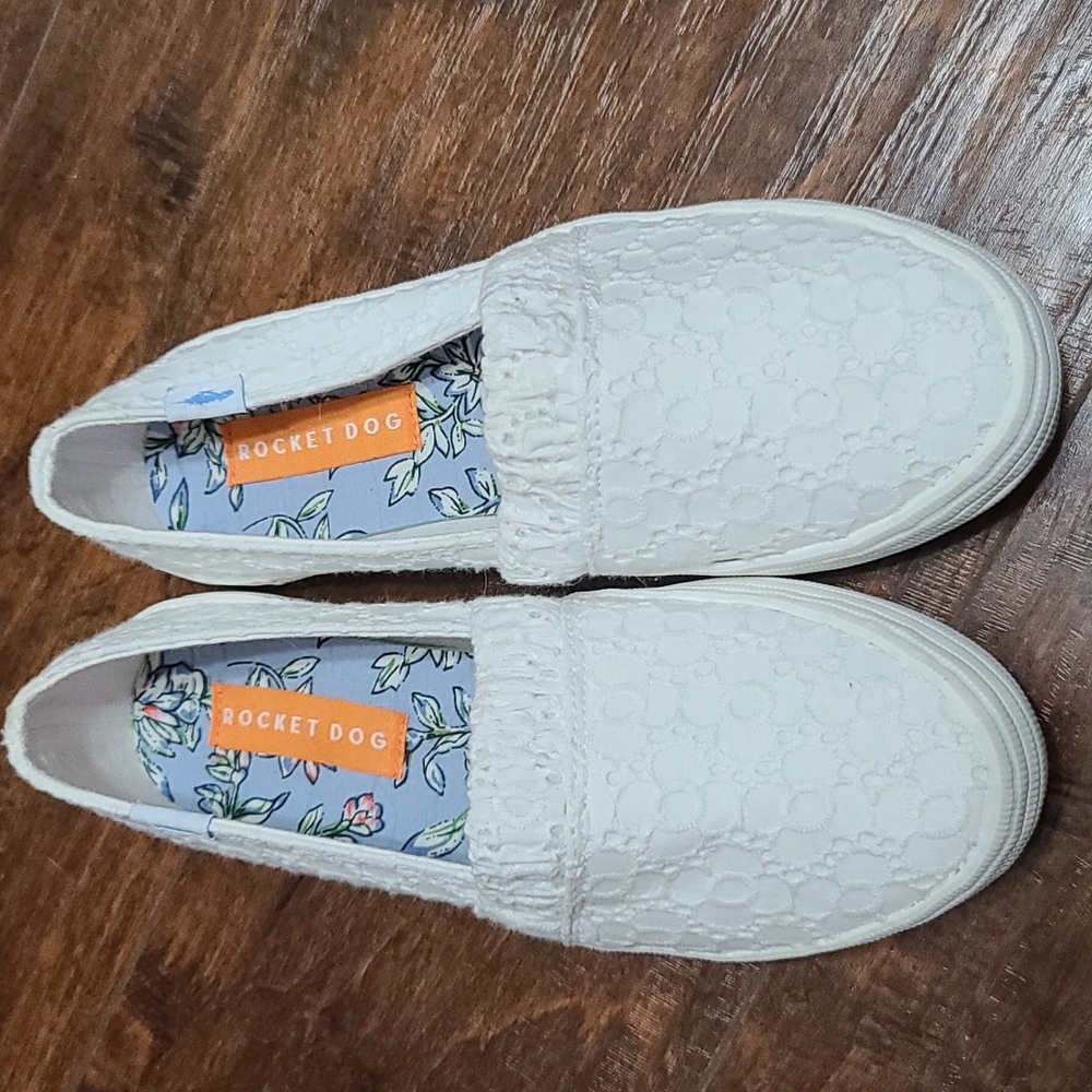 New rocket dog flats